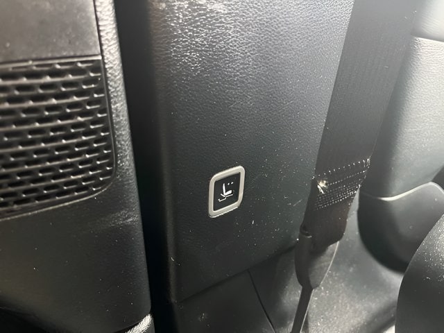 2025 Chrysler Pacifica Select - Photo 30