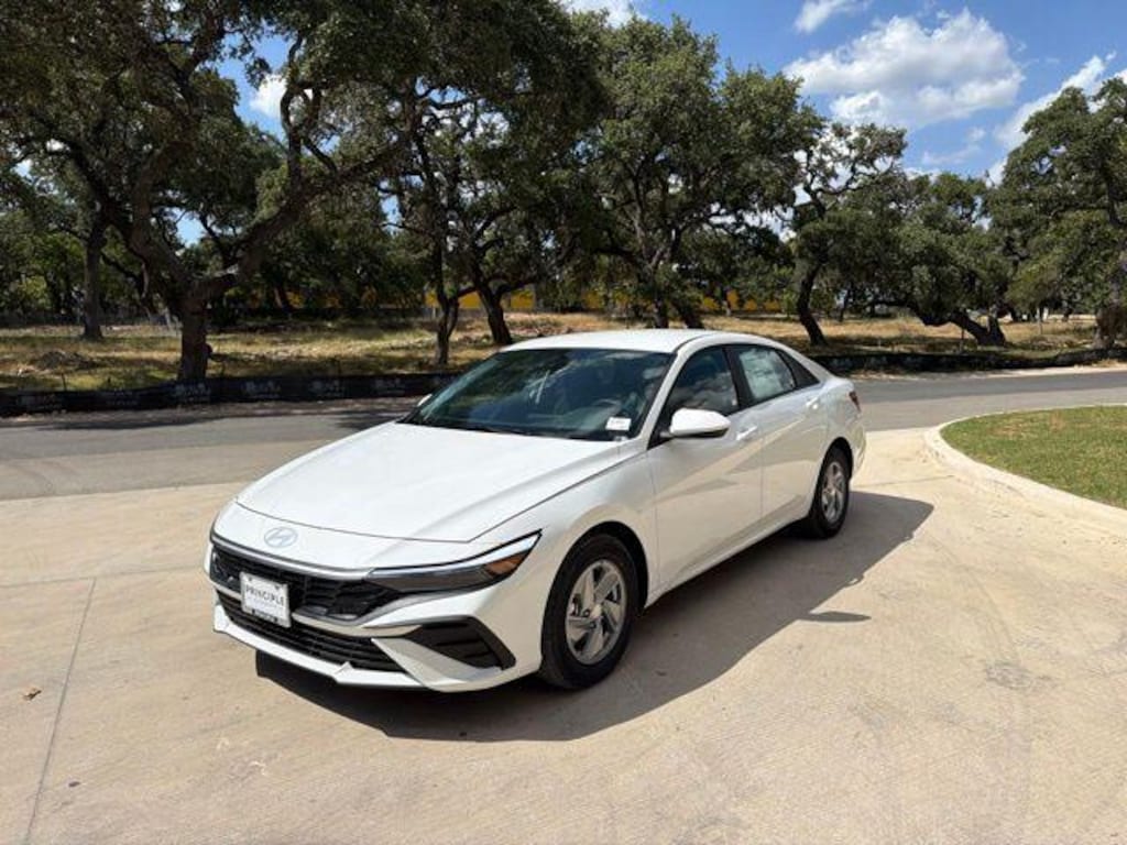 New 2026 Hyundai Elantra SE Sedan