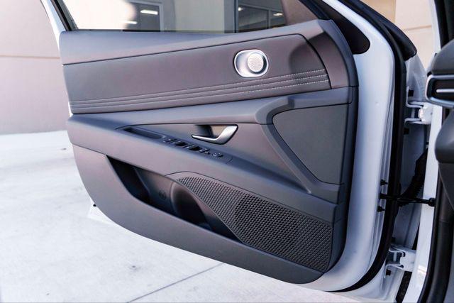 2025 Hyundai Elantra Blue - Photo 17