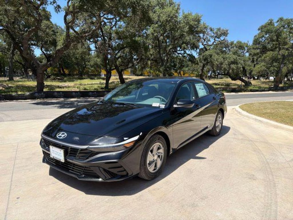 New 2026 Hyundai Elantra SE Sedan