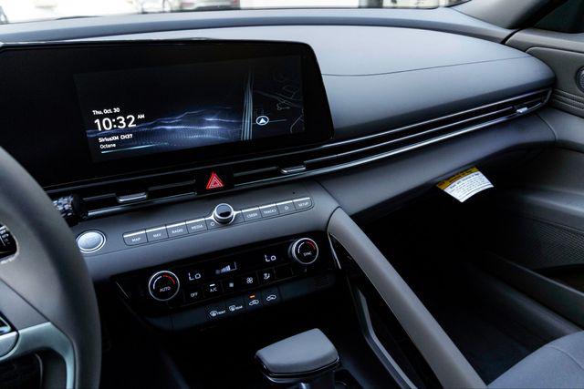 2025 Hyundai Elantra Blue - Photo 14