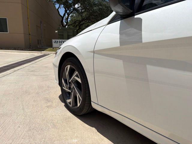 2025 Hyundai Elantra Blue - Photo 14