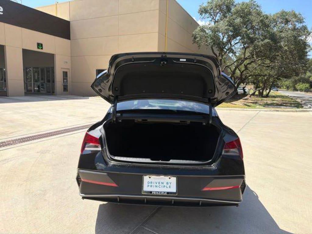 New 2026 Hyundai Elantra SE Sedan