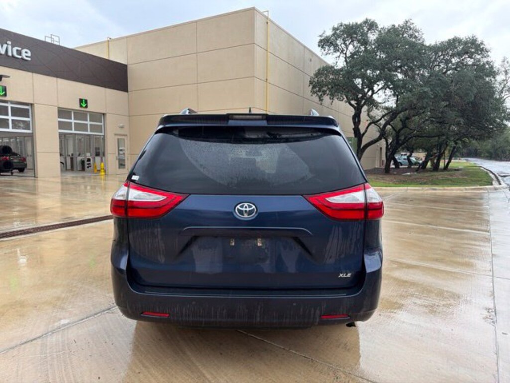Used 2019 Toyota Sienna XLE Minivan/Van