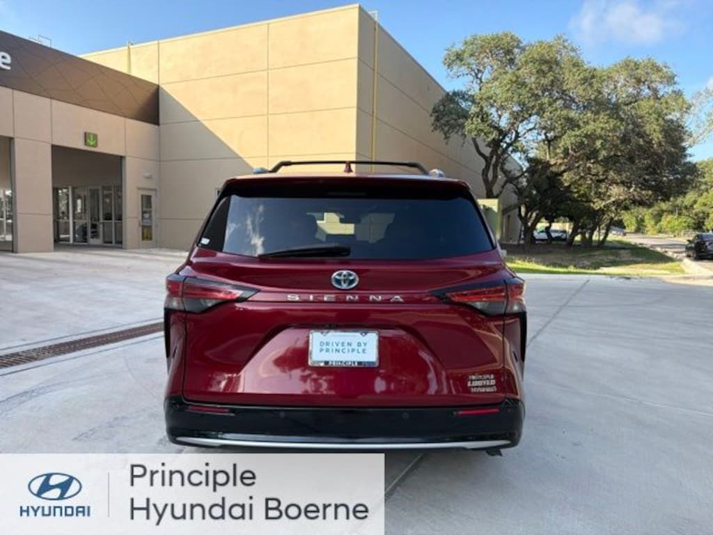Used 2021 Toyota Sienna Limited Minivan/Van