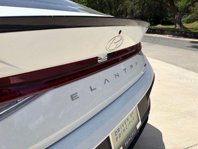 2025 Hyundai Elantra Blue - Photo 12