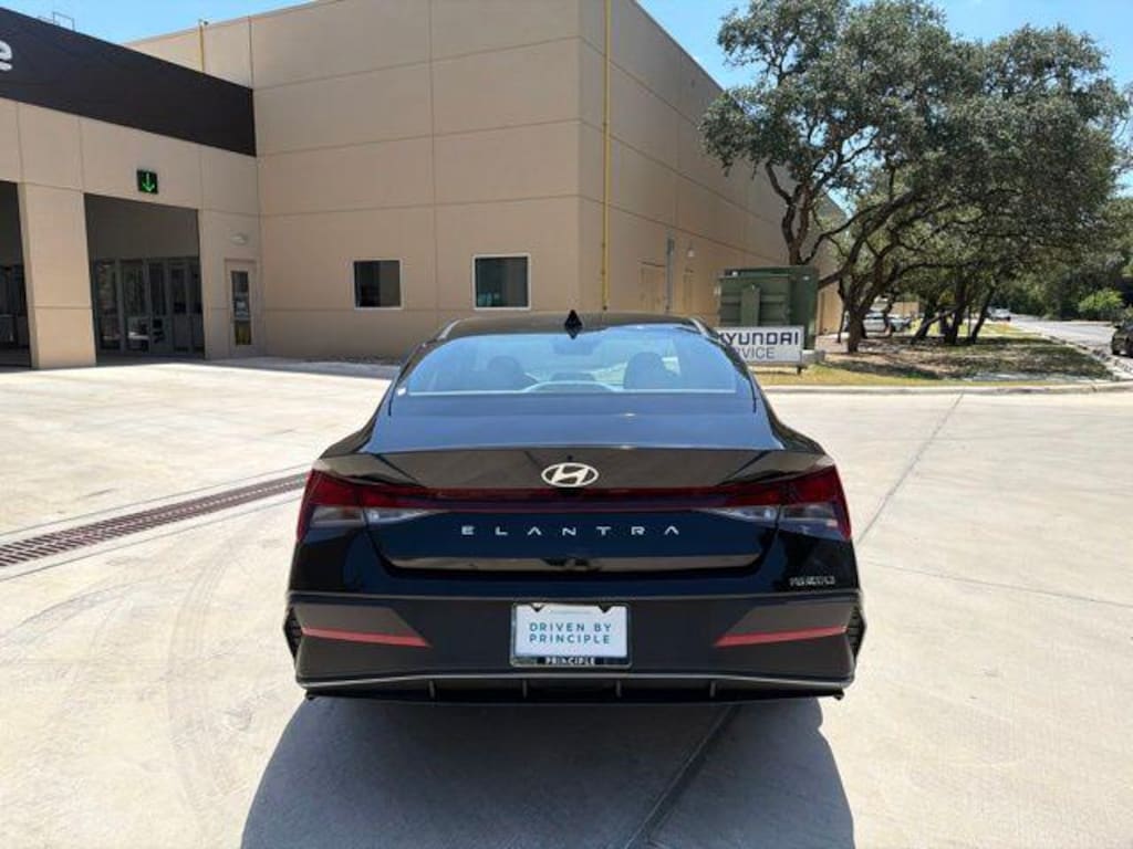 New 2026 Hyundai Elantra SE Sedan