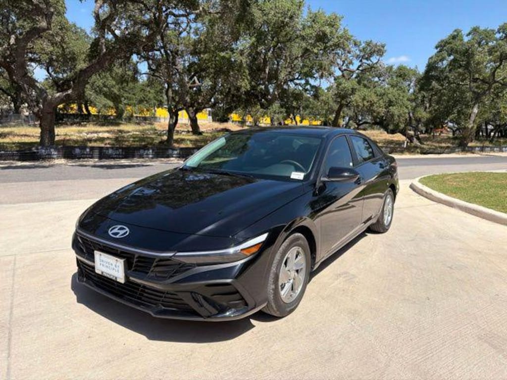New 2026 Hyundai Elantra SE Sedan