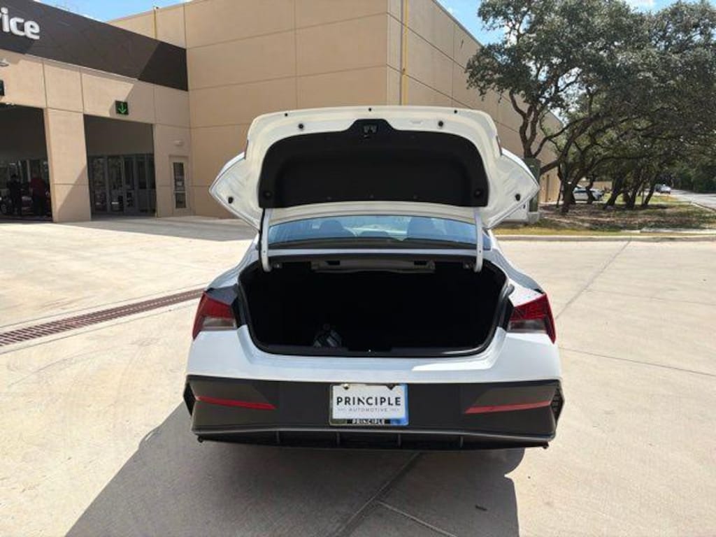 New 2026 Hyundai Elantra SE Sedan