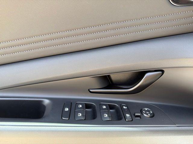 2025 Hyundai Elantra Blue - Photo 17