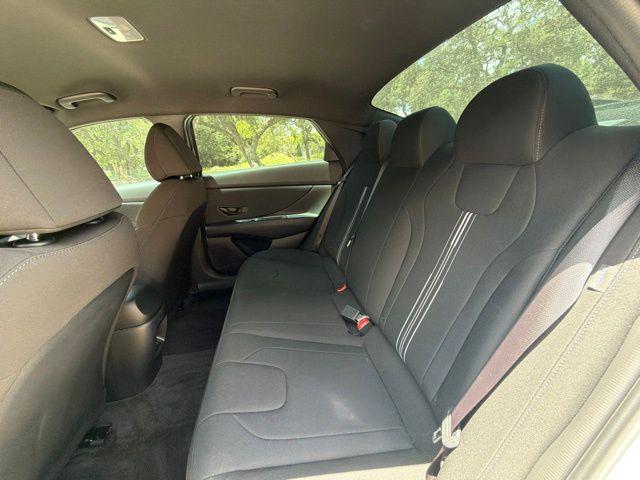 2025 Hyundai Elantra Blue - Photo 16
