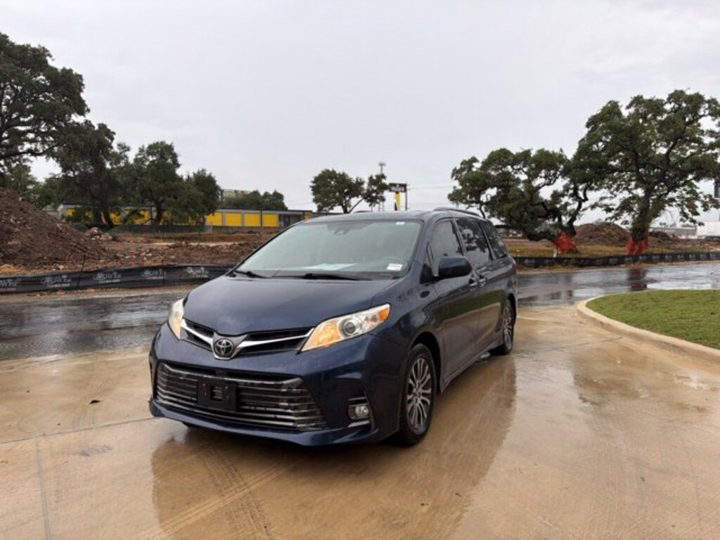 Used 2019 Toyota Sienna XLE Minivan/Van
