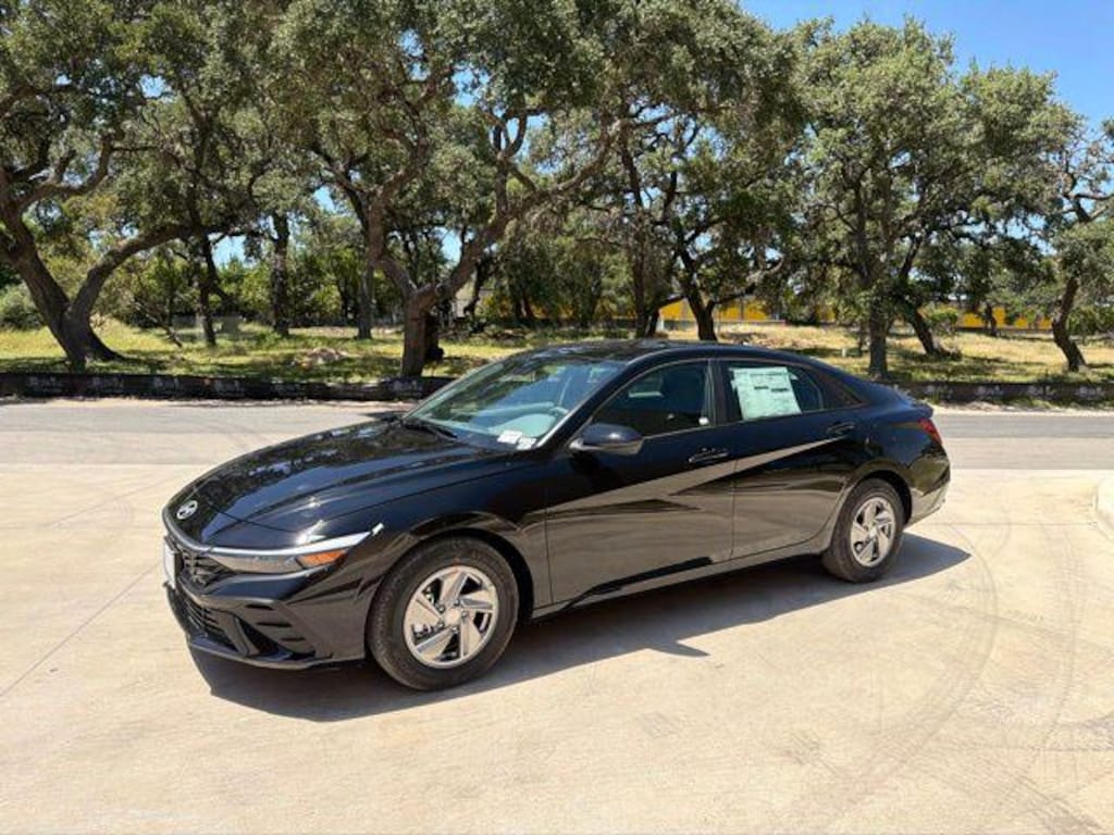 New 2026 Hyundai Elantra SE Sedan
