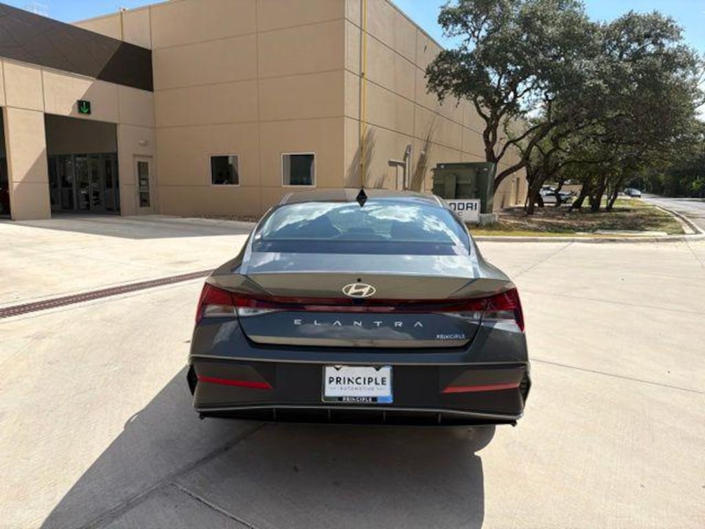 New 2026 Hyundai Elantra SE Sedan