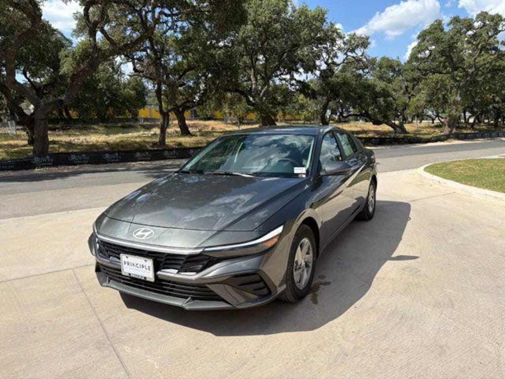 New 2026 Hyundai Elantra SE Sedan