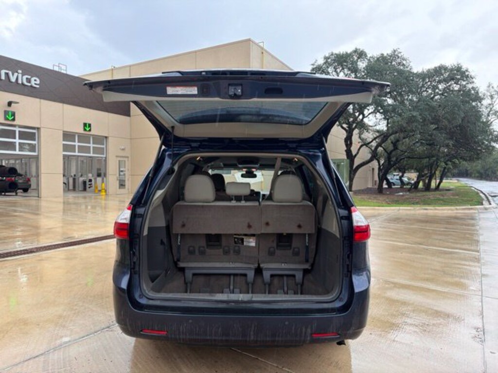 Used 2019 Toyota Sienna XLE Minivan/Van