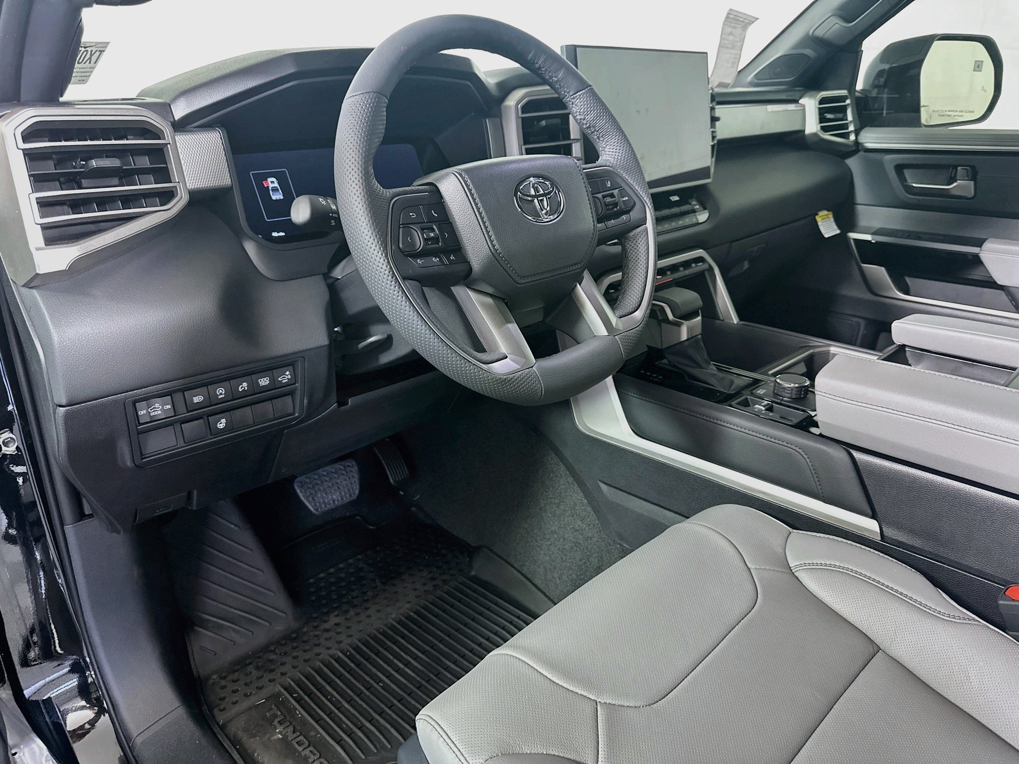 2026 Toyota Tundra Limited - Photo 8
