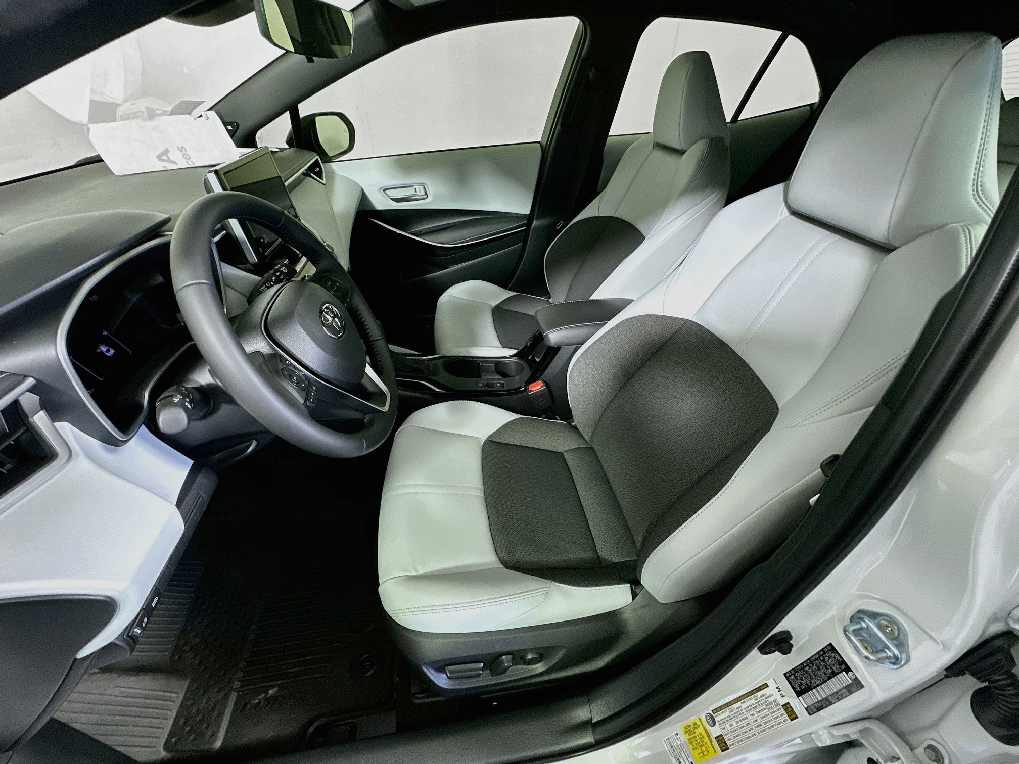 2026 Toyota Corolla Hatchback XSE - Photo 9