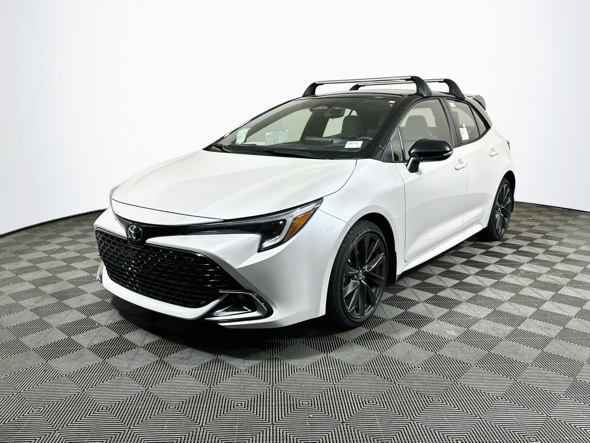 2026 Toyota Corolla Hatchback XSE - Photo 4