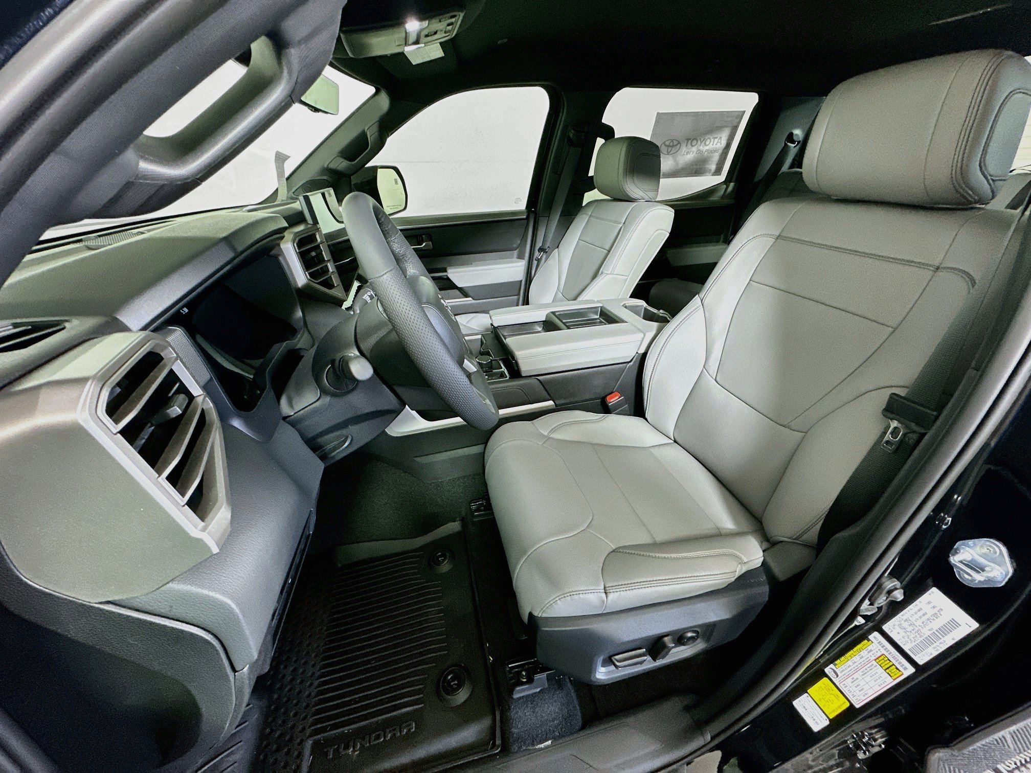 2026 Toyota Tundra Limited - Photo 9