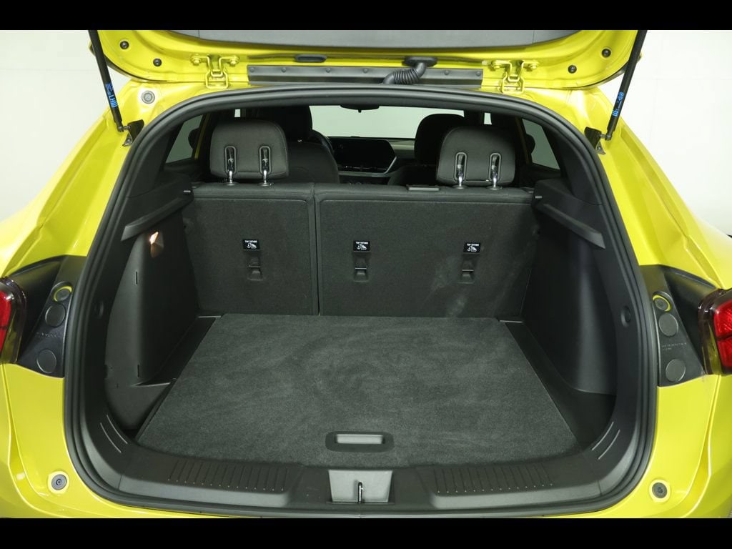 2025 Chevrolet Trax RS - Photo 13