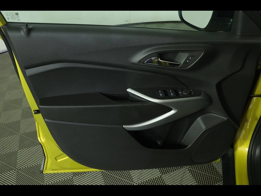 2025 Chevrolet Trax RS - Photo 21