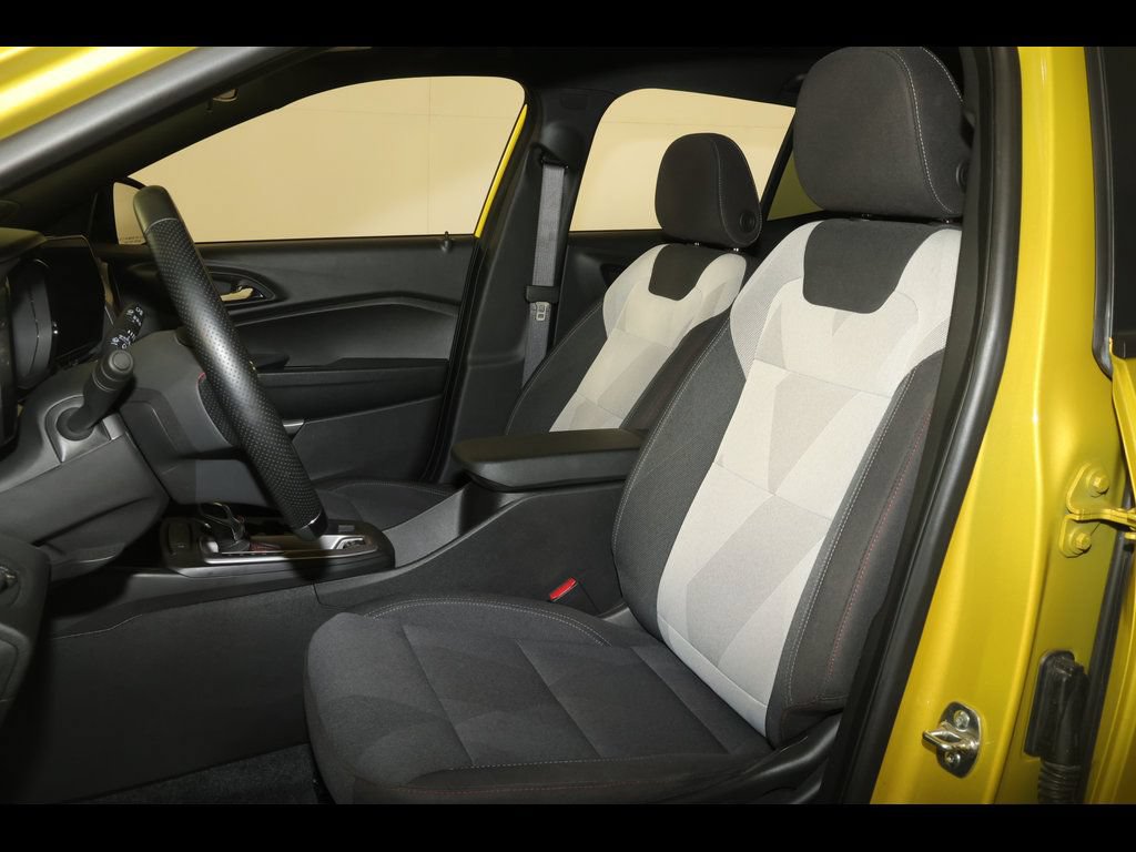 2025 Chevrolet Trax RS - Photo 22