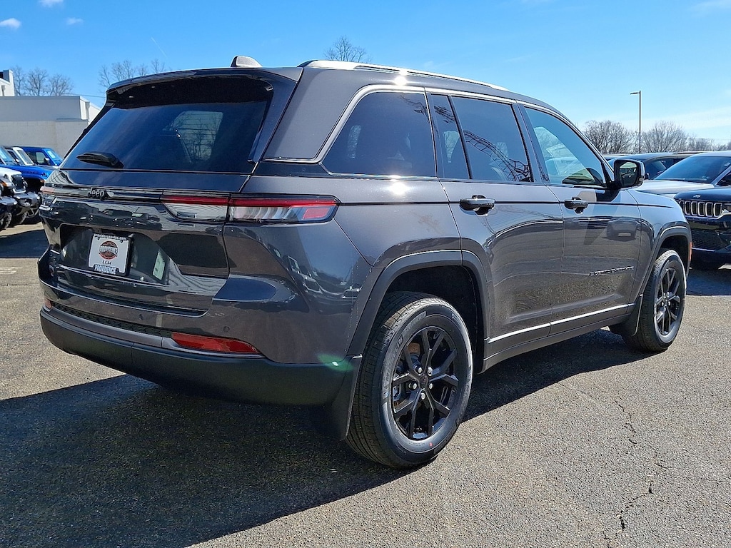 New 2026 Jeep Grand Cherokee LAREDO ALTITUDE 4X4 Sport Utility