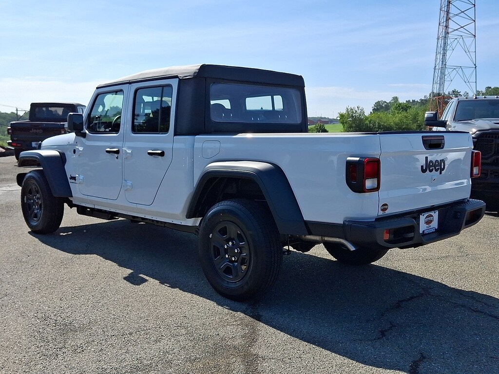 New 2026 Jeep Gladiator SPORT 4X4 Pickup