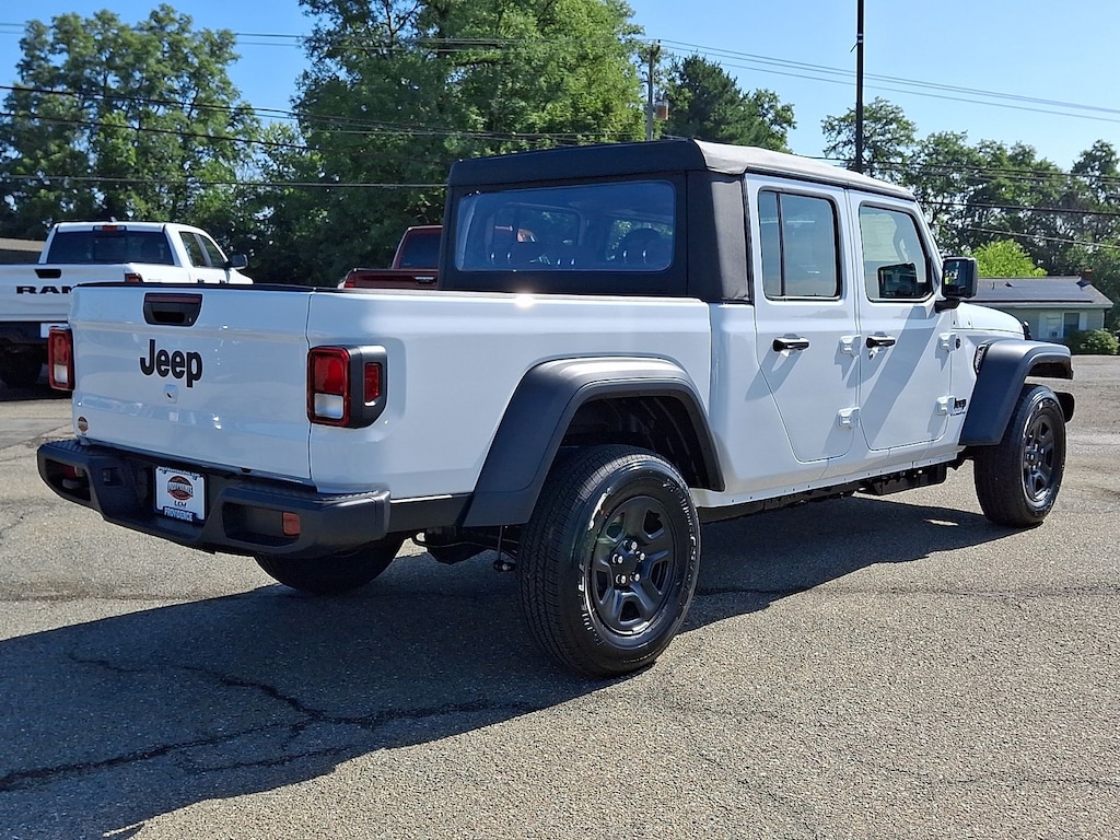 New 2026 Jeep Gladiator SPORT 4X4 Pickup