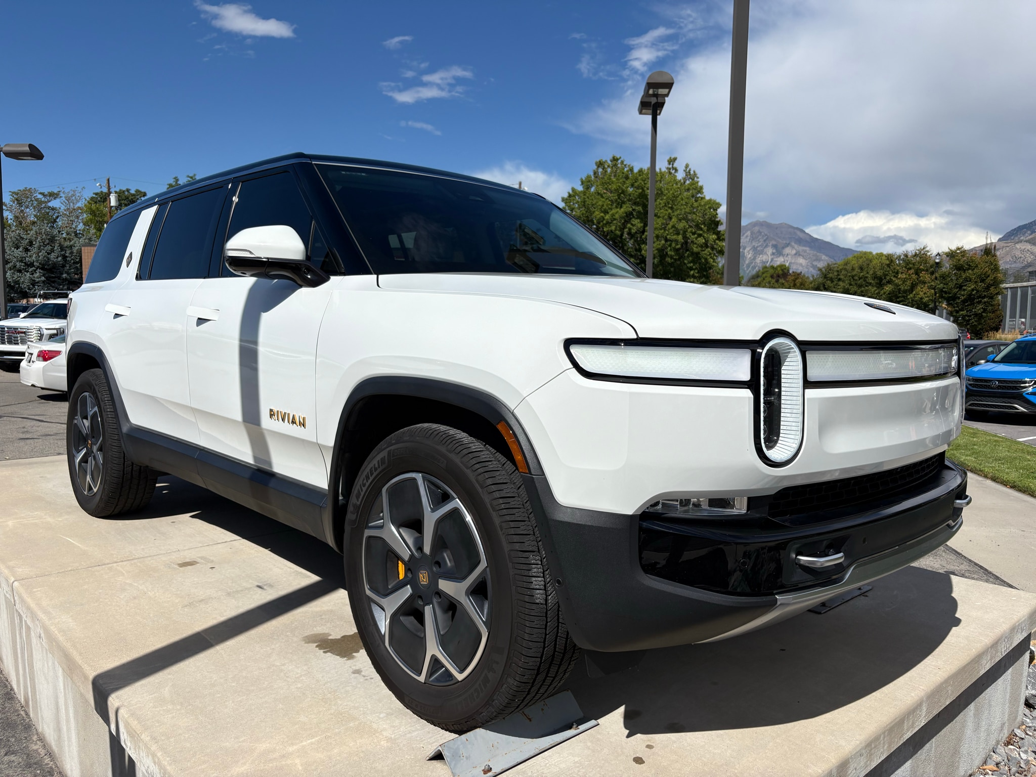 2023 Rivian R1S Adventure