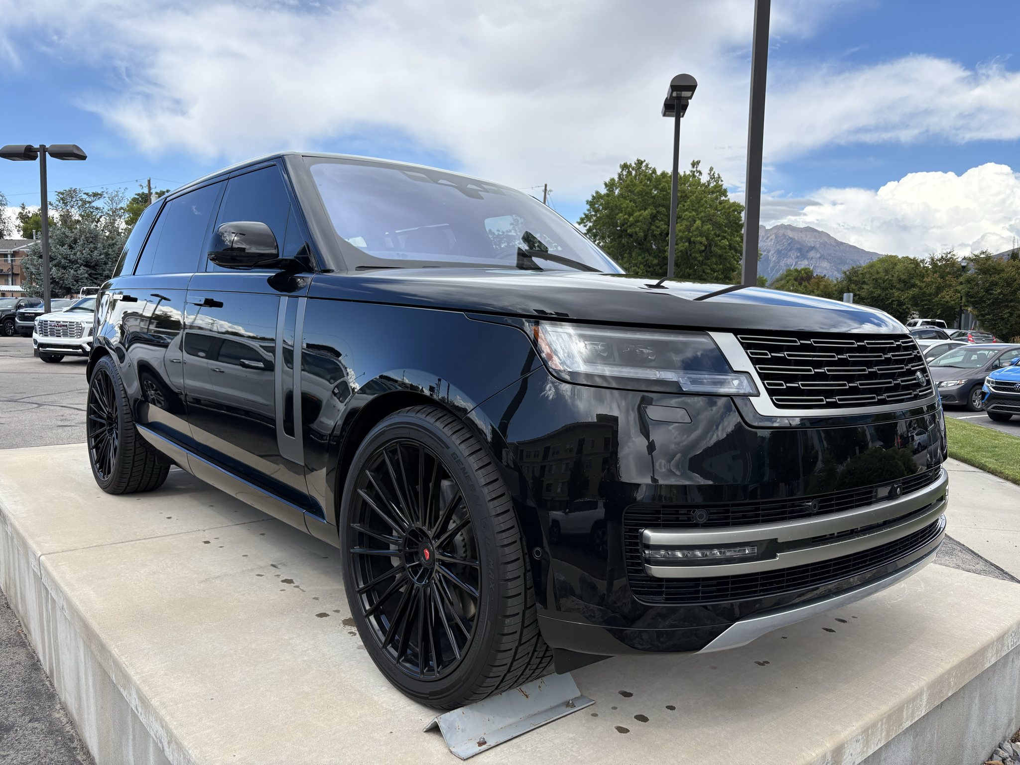 2023 Land Rover Range Rover P530 SE SUV