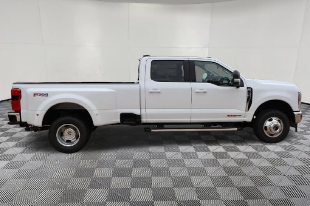 New 2027 Ford F-350 Lariat Truck Crew Cab
