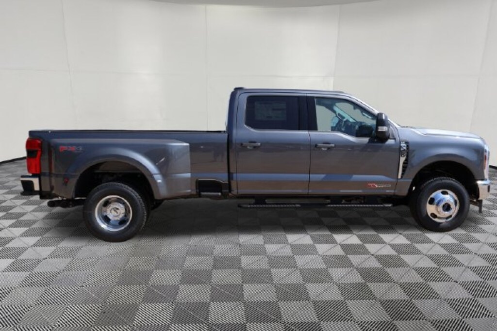 New 2027 Ford F-350 XLT Truck Crew Cab