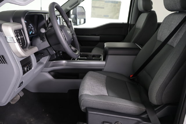 2026 Ford F-350 Super Duty XLT - Photo 15