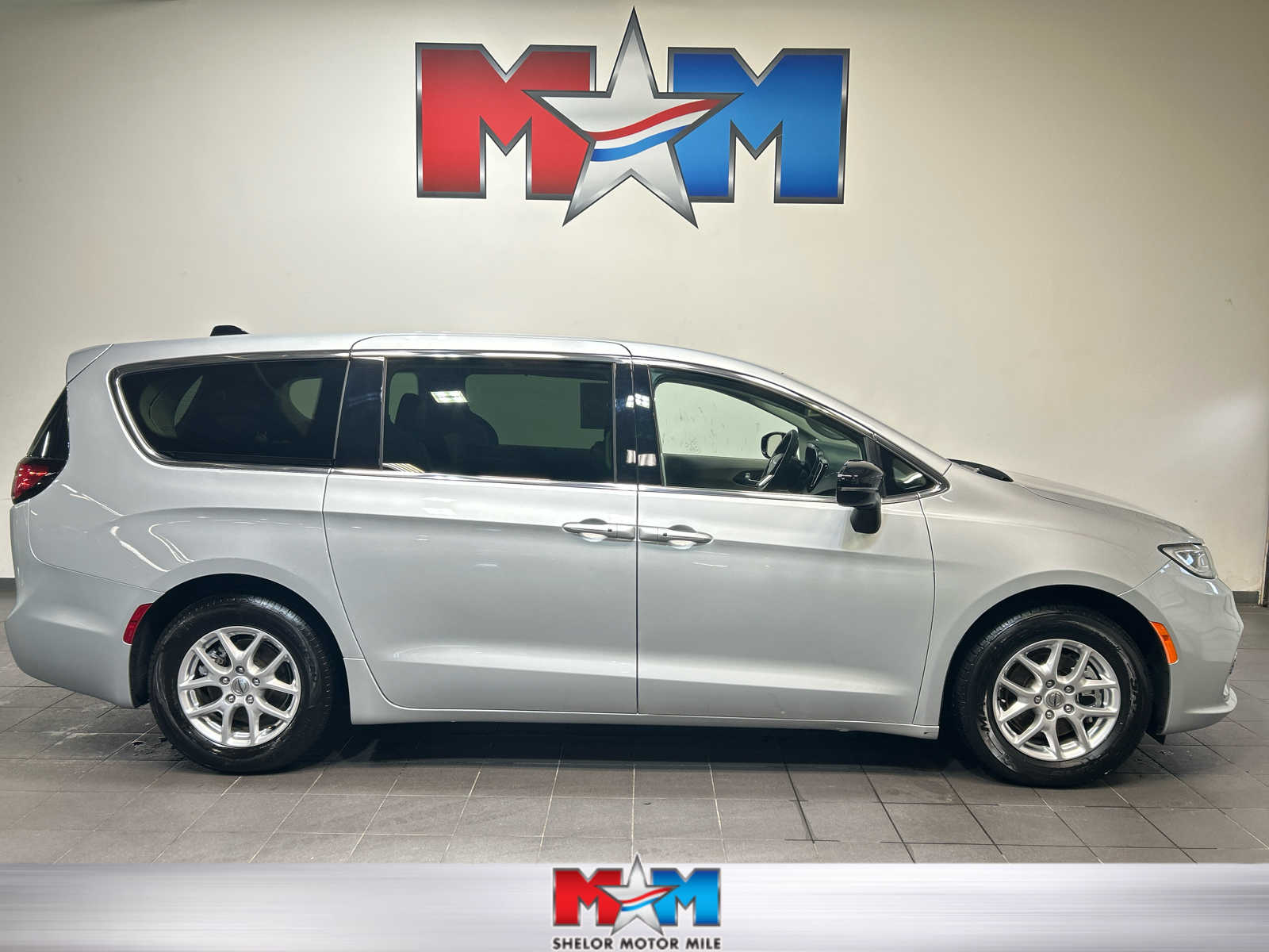 2024 Chrysler Pacifica Touring L