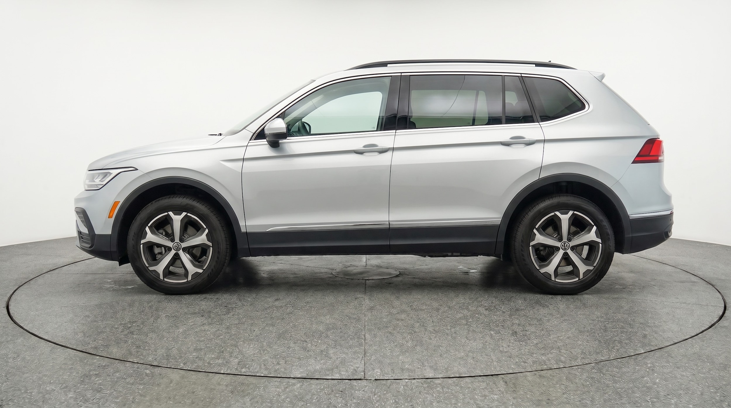 Thumbnail: 2026 Volkswagen Tiguan - 4