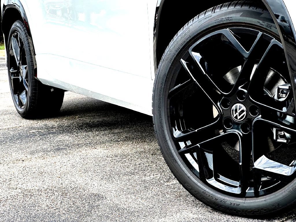 New 2026 Volkswagen Tiguan SE R-Line Black SUV