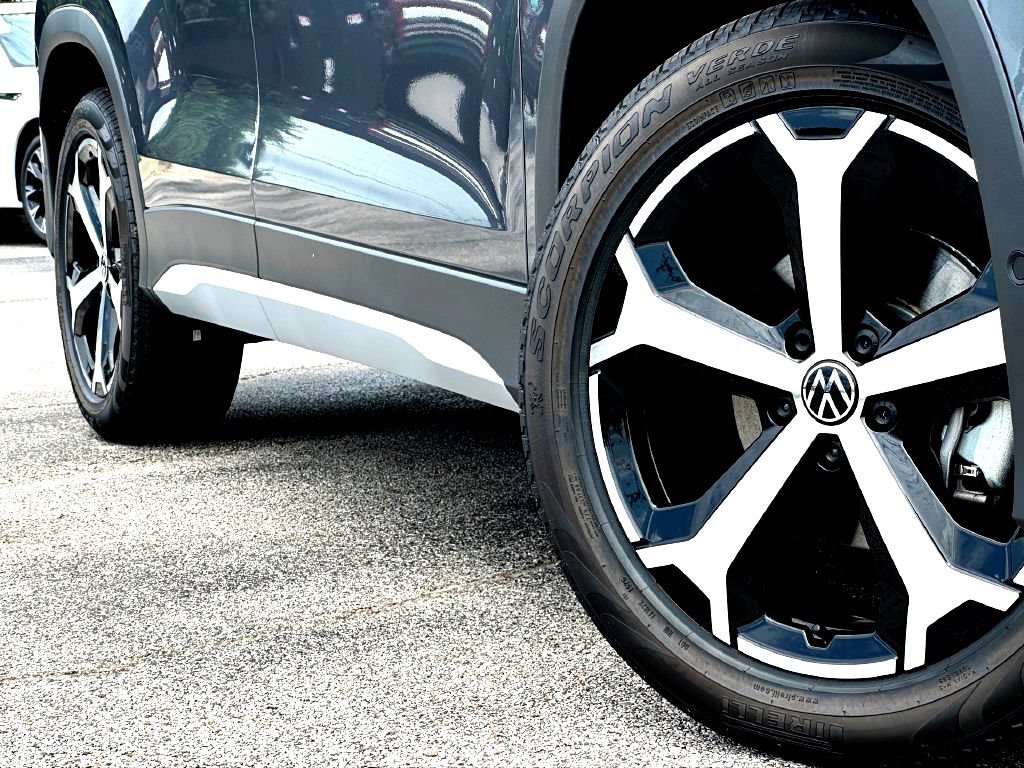 New 2026 Volkswagen Tiguan SE SUV