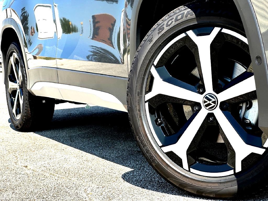 New 2026 Volkswagen Tiguan SE SUV