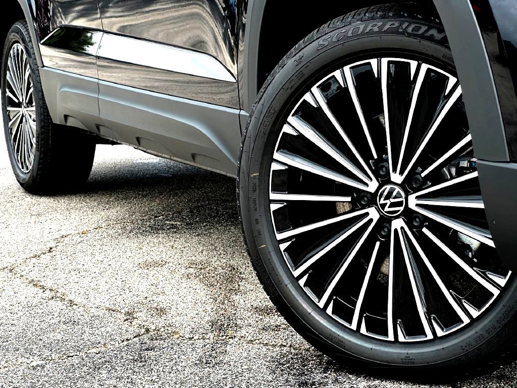 New 2026 Volkswagen Taos 1.5T SE SUV