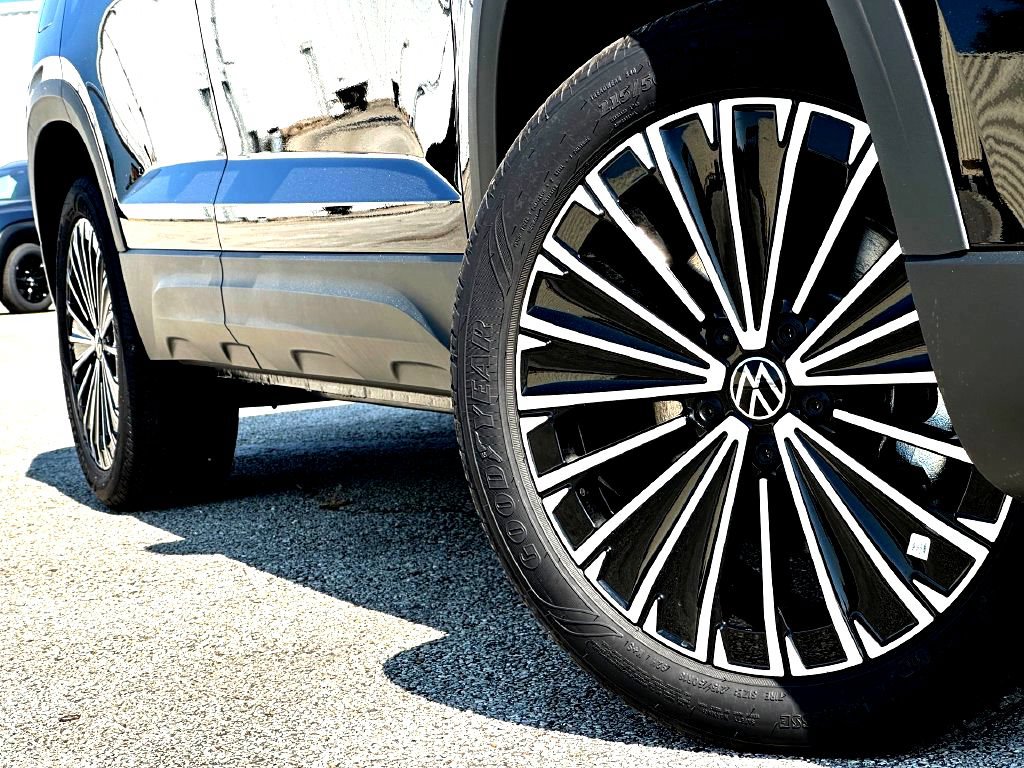 New 2026 Volkswagen Taos 1.5T SE SUV