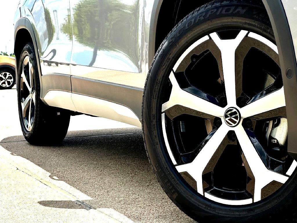 New 2026 Volkswagen Tiguan SE SUV