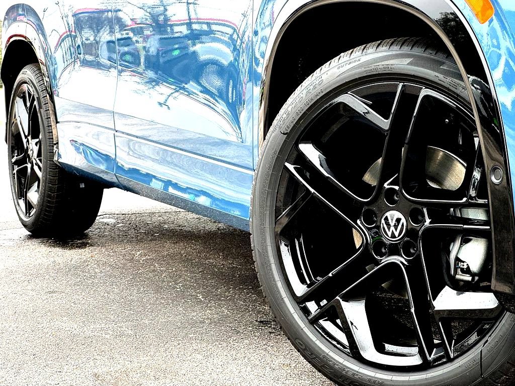 New 2026 Volkswagen Tiguan SE R-Line Black SUV