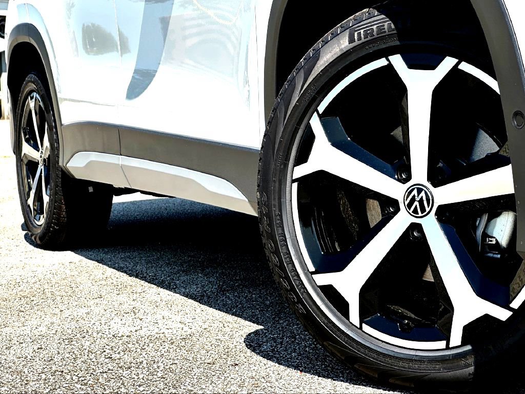New 2026 Volkswagen Tiguan SE SUV