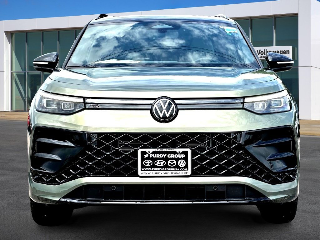 New 2026 Volkswagen Tiguan SE R-Line Black SUV
