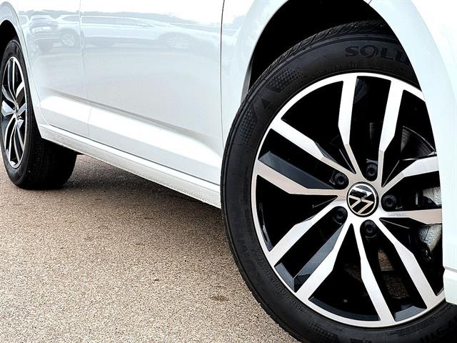 New 2027 Volkswagen Jetta 1.5T SE Sedan