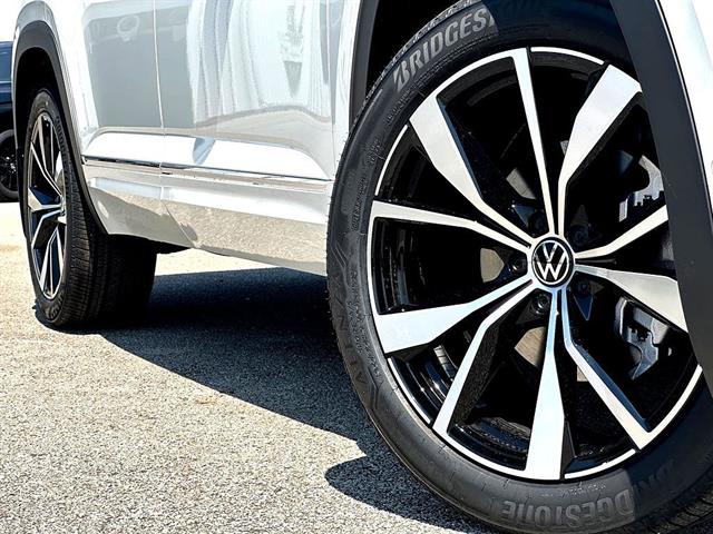 New 2026 Volkswagen Atlas Cross Sport SEL Premium R-Line SUV