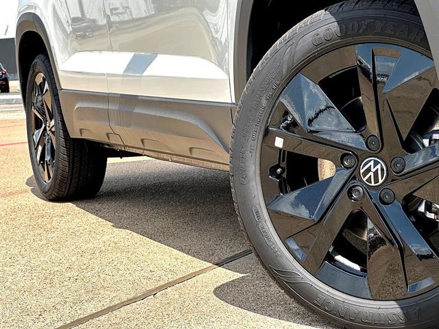 New 2026 Volkswagen Taos 1.5T SE Black SUV