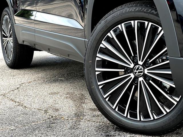 New 2026 Volkswagen Taos 1.5T SE SUV
